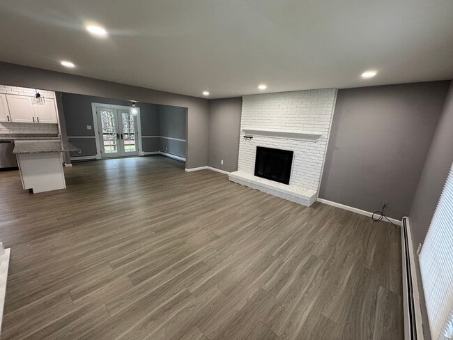 Building Photo - Beautiful Modern Home on the Plateau