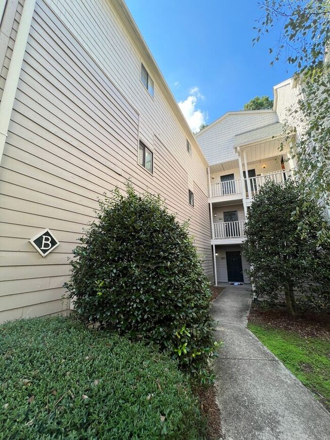 Building Photo - Beautifully Updated Condo Near SouthPoint!