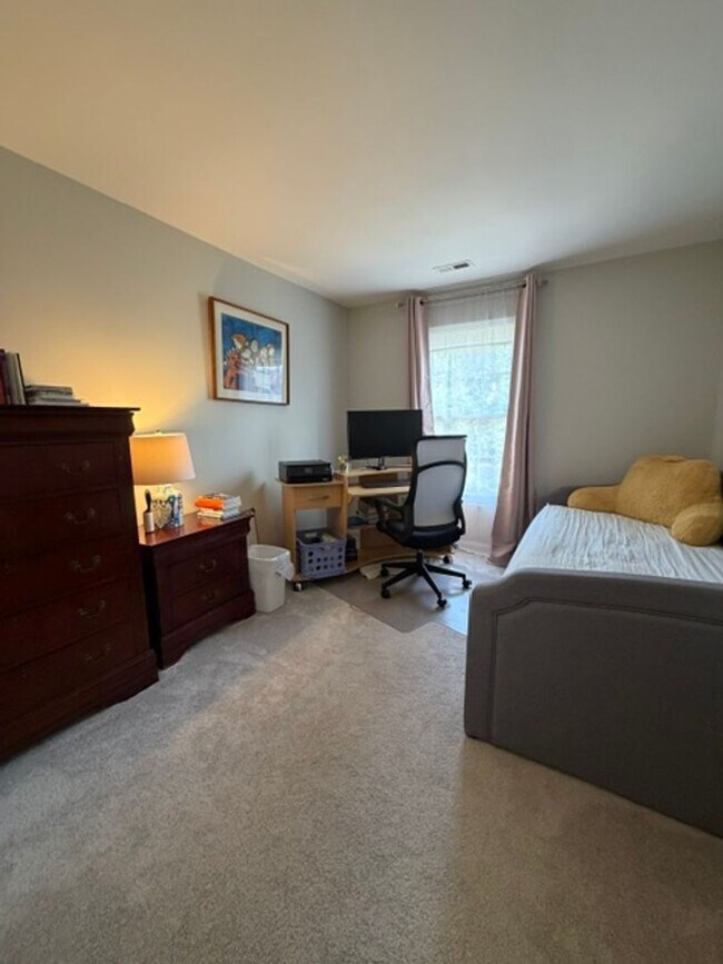 Building Photo - SPACIOUS SF HOME IN GERMANTOWN