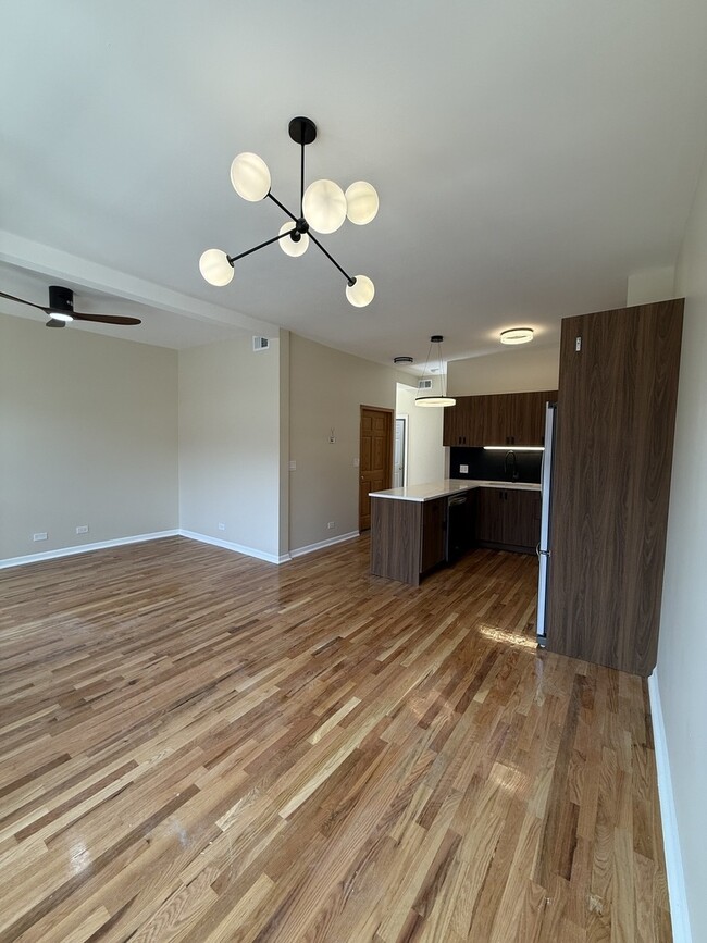 Primary Photo - 3476 S Archer Ave
