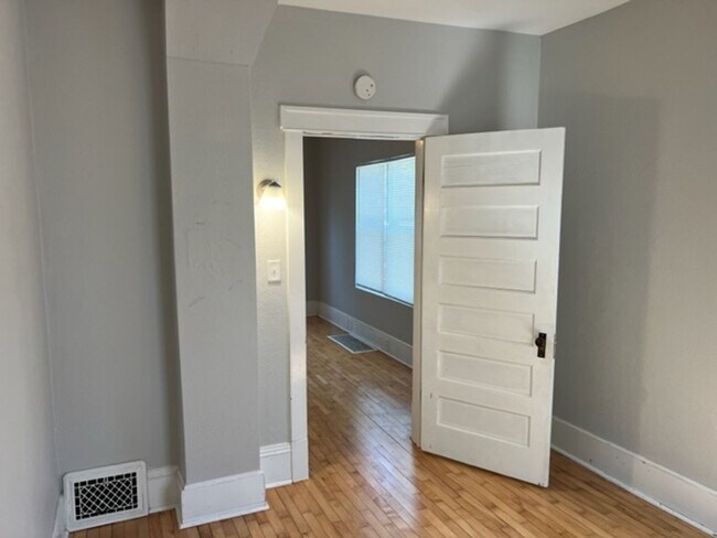 Building Photo - 339 5th St