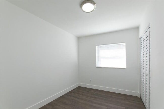 Building Photo - 2921 NW 25th St