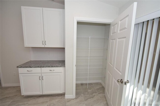 Building Photo - 11 Buttonwood Ln