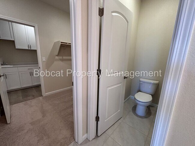 Building Photo - 852 Furlong Dr