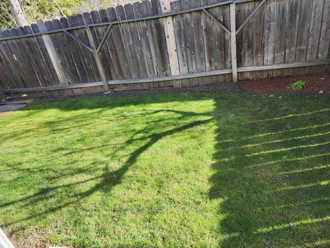 Building Photo - 357 NE Cooper Ln