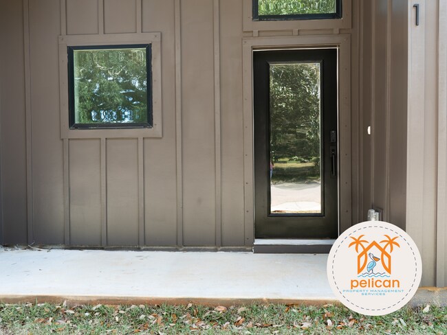 Building Photo - Striking 2BR / 2BA Home with Soaring Vaulted Ceilings