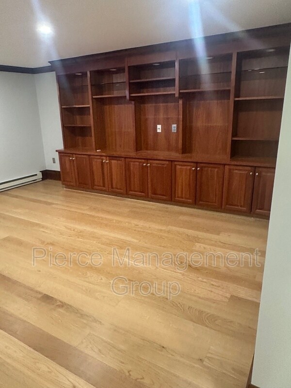 Building Photo - 55 River Rd