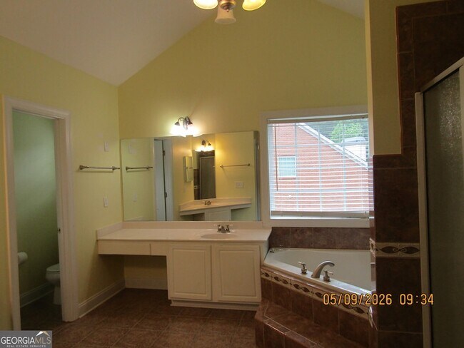 Building Photo - 2811 Weatherstone Cir SE