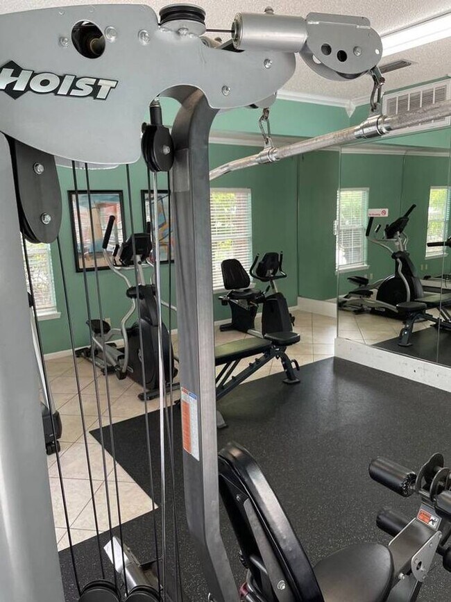 Building Photo - Newly Renovated 1B/1B Condo in Pointe of View located steps from Grand Boulevard!