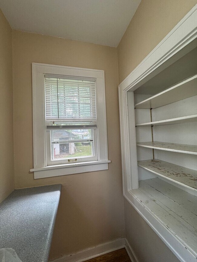 Building Photo - 4 Bedroom Right on Purdue Campus - AVAILAB...