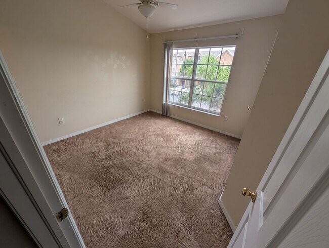Building Photo - For Rent- 2 Bed 2 And