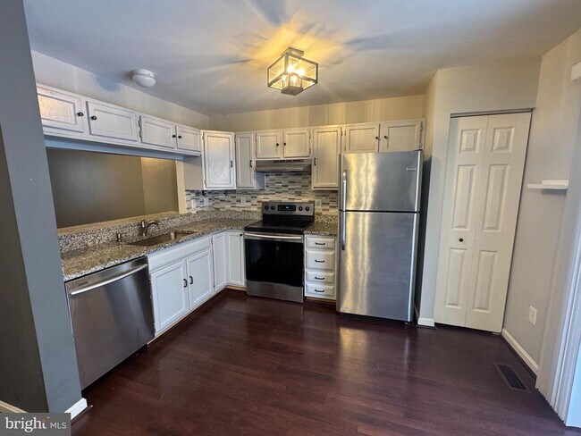 Building Photo - 3108 Eden Dr