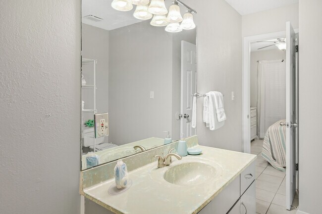 Building Photo - 2830 Scenic Gulf Dr