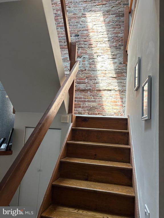 Building Photo - 725 Kater St