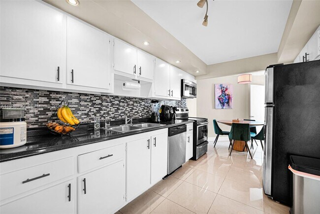 Building Photo - 7135 Collins Ave