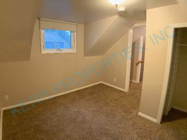 Building Photo - FREE RENT! Spacious 3-Bedroom Duplex Retre...