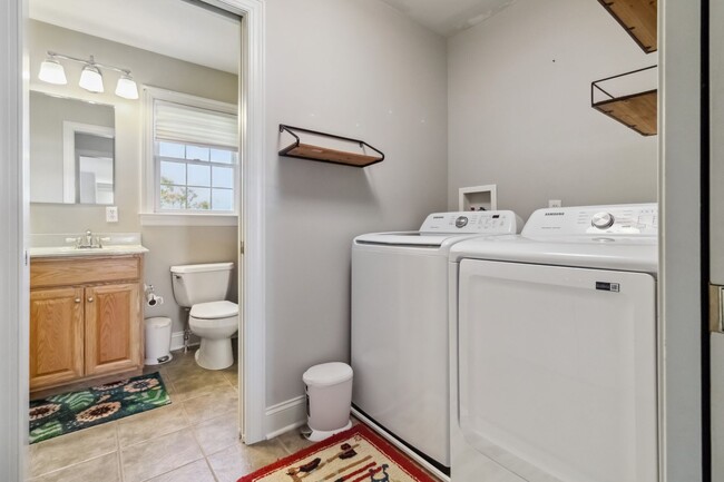 Building Photo - Effortless Charm in Over 3,000 Sq Ft of Li...