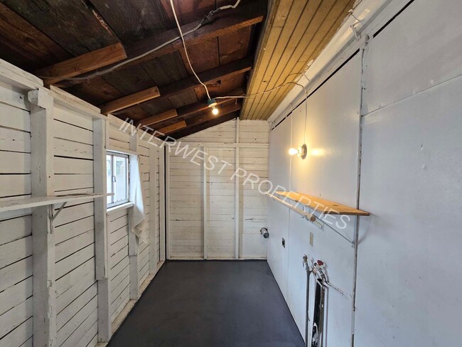 Building Photo - Recently Remodeled 2 Bd Home in Kalama with W/D Hookups!