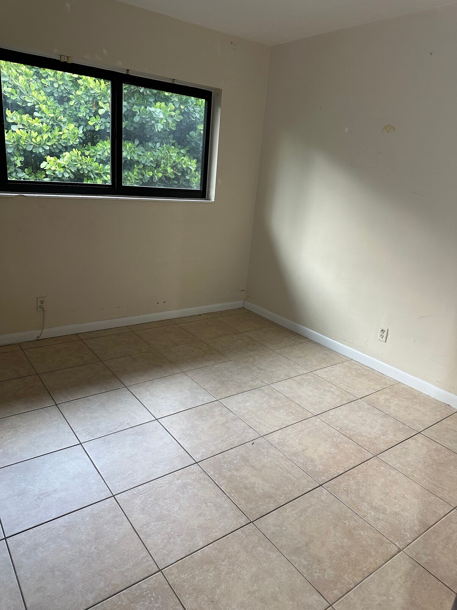 Building Photo - 5910 NE 18th Ave