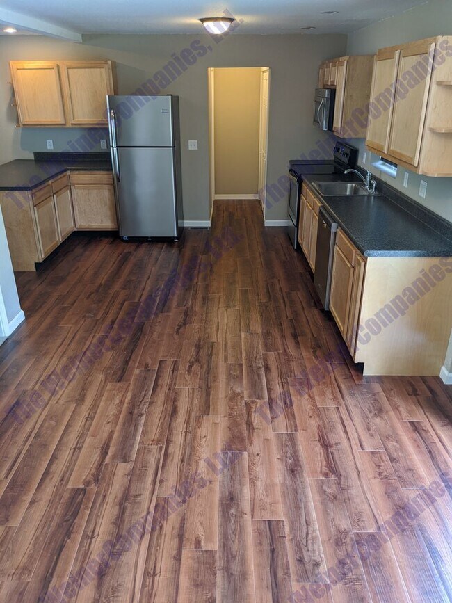Building Photo - Now leasing for August!