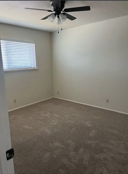 Building Photo - 3 Carson St