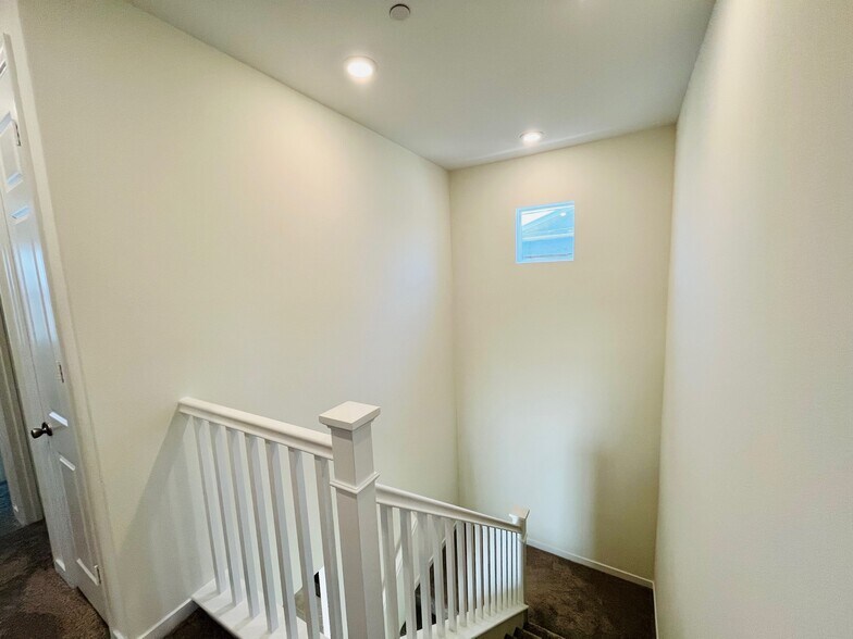 Building Photo - 27019 Evening Sky Plz