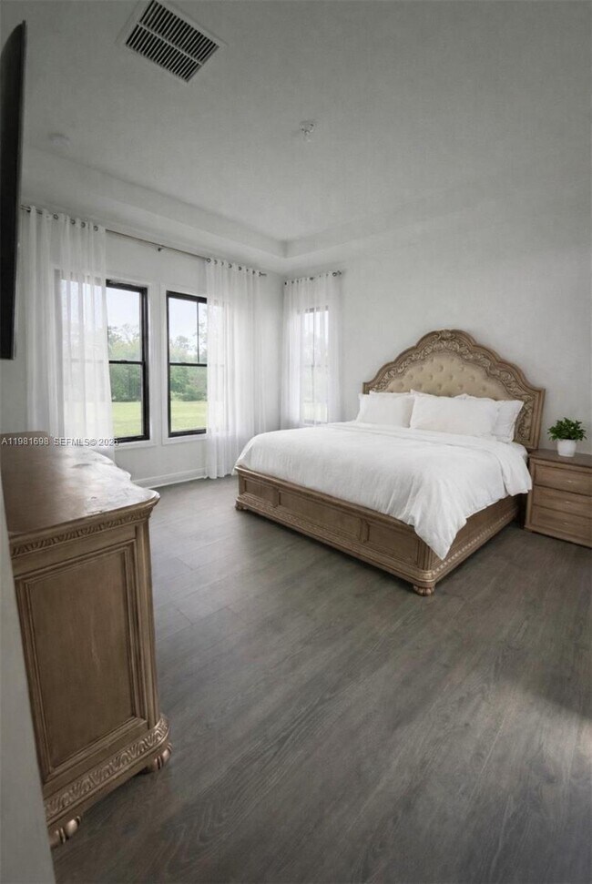 Building Photo - 5364 Siesta Key Ln