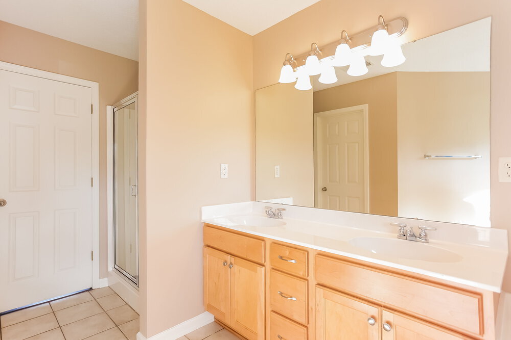 Building Photo - 4064 Sidlehill Dr