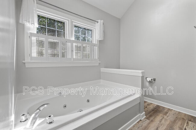 Building Photo - 12605 Jolly Pl