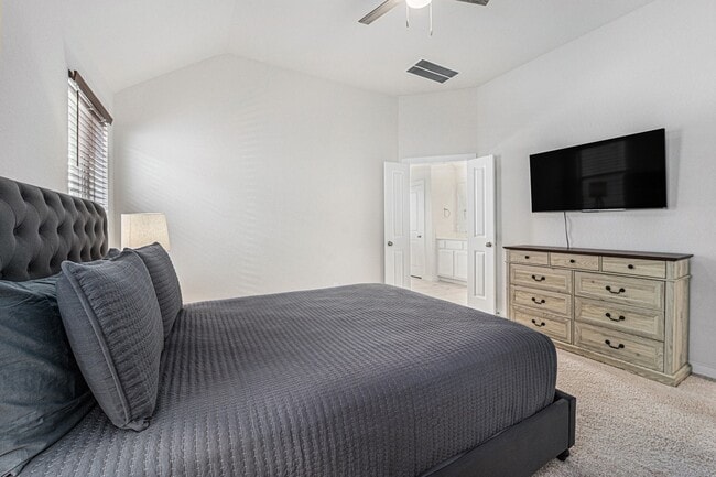 Building Photo - 16630 Lake Austin St