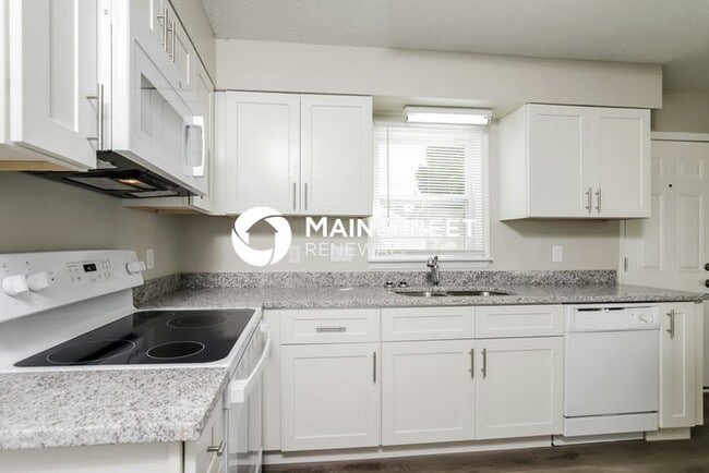 Building Photo - 3 Bedroom Pet-Friendly Home in GREENSBORO,...