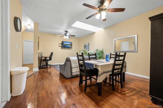 Building Photo - 611 Linwood St