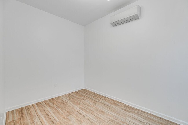 Building Photo - Brand New Modern Apartment Brewerytown