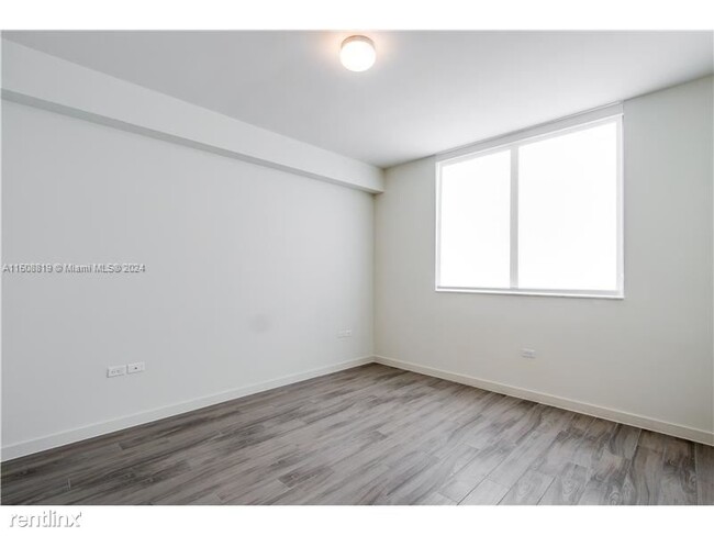 Building Photo - 1 br, 1 bath Condo - 999 SW 1st Ave Apt 3310