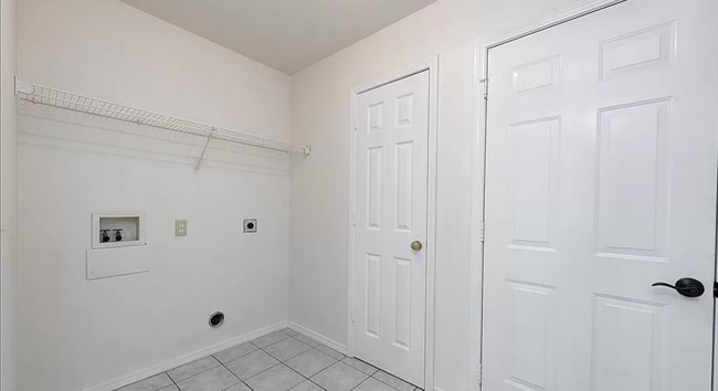 Building Photo - 400 Sun Meadow Dr