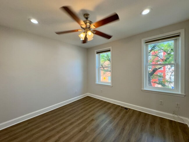 Building Photo - Beautiful 3Bed/2.5Bath Home in the City