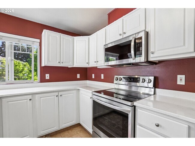 Building Photo - Updated Beaverton Condo with Garage, Balcony & Quartz Counters Near Nike and Intel