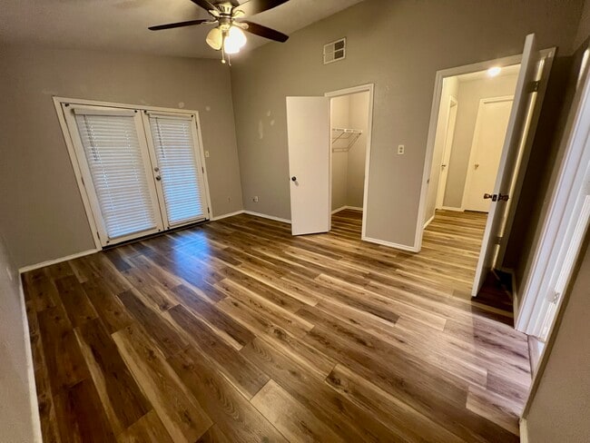 Building Photo - 759 Meadowcreek Ct