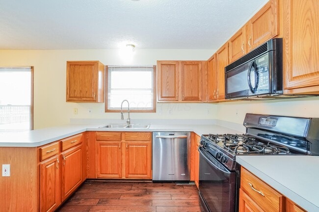 Building Photo - 2672 Fernwood Ave