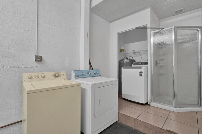 Building Photo - 3905 San Simeon Ln