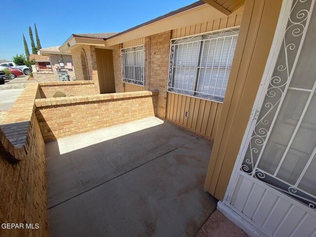 Building Photo - 11369 Lake Loy Dr