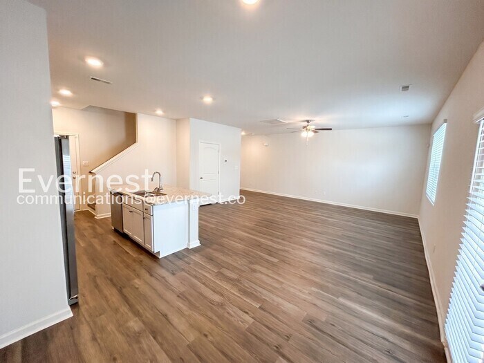 Building Photo - 209 Maple Spring Trl