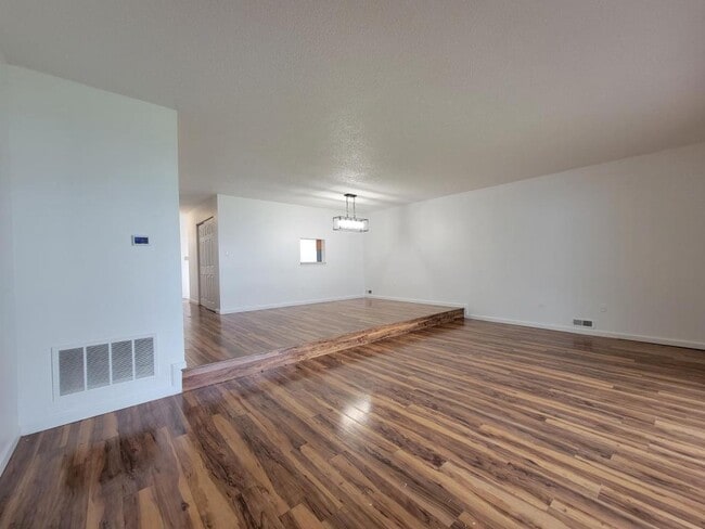 Building Photo - 515 Sheffield Ct