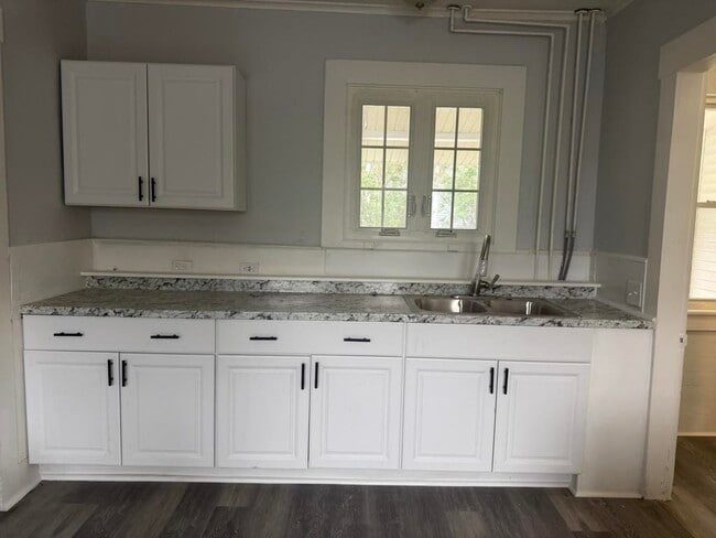 Building Photo - 155 N Main St