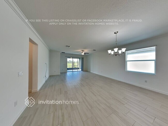 Building Photo - 14246 17 Ct E