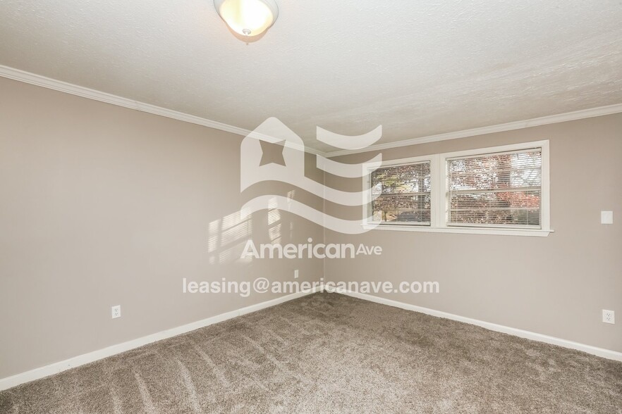 Building Photo - 1665 Aurora St