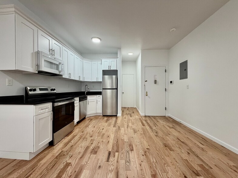 Building Photo - 346 W 52nd St