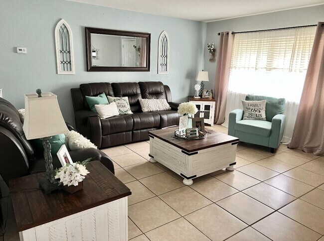 Building Photo - AUGUST MOVE IN FOR THIS RANCH STYLE HOME I...