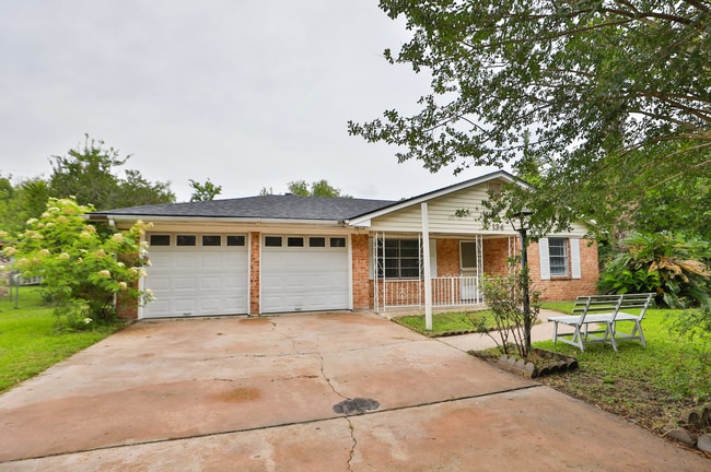 Primary Photo - 3 bedroom 1.5 bathroom now available.