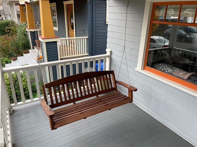 Front Porch - 313 NE Stanton St